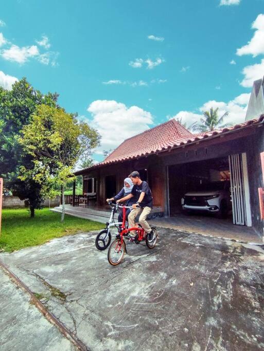 Ndalem Arsita Villa Yogyakarta Luaran gambar